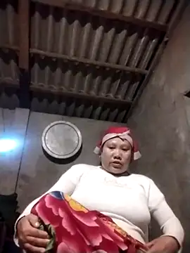 Snapshot of LeoPet2x chatting on 12/13/25, 08:14 LeoPet2x online show from 12/13/25, 08:14