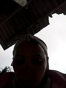 Snapshot of yes776 chatting on 12/15/25, 05:55 yes776 online show from 12/15/25, 05:55