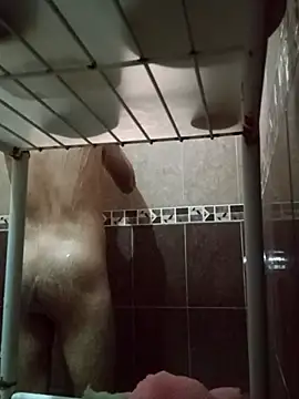 Snapshot of Yles13 chatting on 12/14/25, 10:14 Yles13 online show from 12/14/25, 10:14