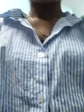 Snapshot of Isha_Liha chatting on 11/28/25, 11:46 Isha Liha online show from 11/28/25, 11:46