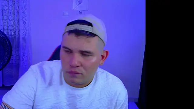 Snapshot of ian_david_Xxx chatting on 12/13/25, 10:48 ian david Xxx online show from 12/13/25, 10:48