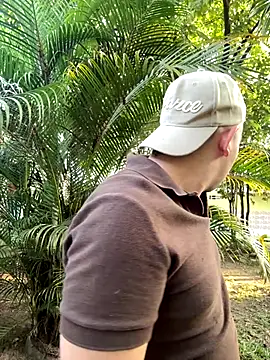 Snapshot of ian_david_Xxx chatting on 12/15/25, 11:36 ian david Xxx online show from 12/15/25, 11:36