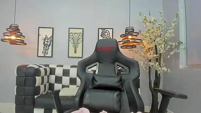 Snapshot of SofiCuutee chatting on 12/13/25, 07:53 SofiCuutee online show from 12/13/25, 07:53