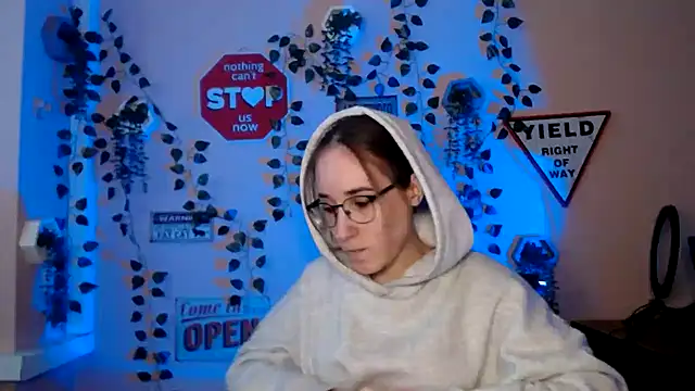 Snapshot of Moon__Lily chatting on 12/05/25, 12:58 Moon Lily online show from 12/05/25, 12:58