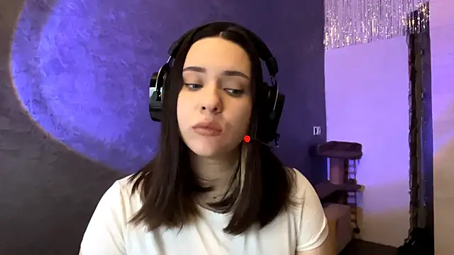 Snapshot of AngeliqueSulima chatting on 12/16/25, 07:02 AngeliqueSulima online show from 12/16/25, 07:02