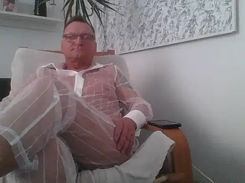 Snapshot of alf0402 chatting on 11/30/25, 01:15 alf0402 online show from 11/30/25, 01:15