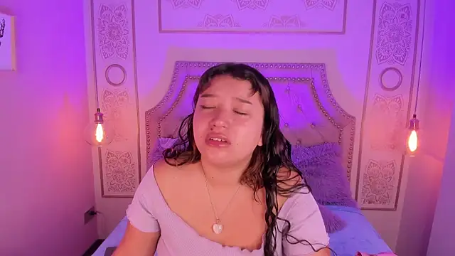 Snapshot of honny_blaice chatting on 12/18/25, 02:45 honny blaice online show from 12/18/25, 02:45