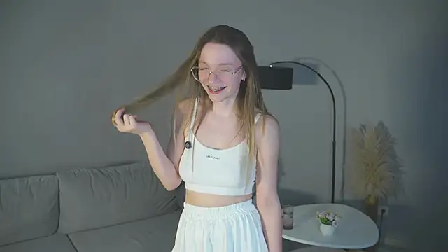 Snapshot of JaleesaIser chatting on 12/02/25, 08:19 JaleesaIser online show from 12/02/25, 08:19