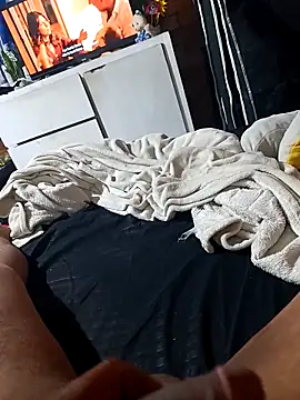 Snapshot of Carlosgutierrrez12334--- chatting on 12/16/25, 02:27 Carlosgutierrrez12334--- online show from 12/16/25, 02:27