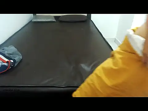 Snapshot of albeirothh chatting on 12/04/25, 02:15 albeirothh online show from 12/04/25, 02:15