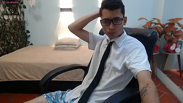 Snapshot of LucassSmith11 chatting on 12/03/25, 12:03 LucassSmith11 online show from 12/03/25, 12:03