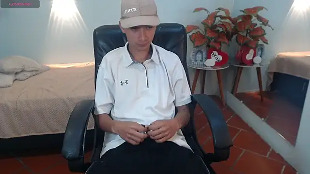 Snapshot of LucassSmith11 chatting on 12/04/25, 11:41 LucassSmith11 online show from 12/04/25, 11:41