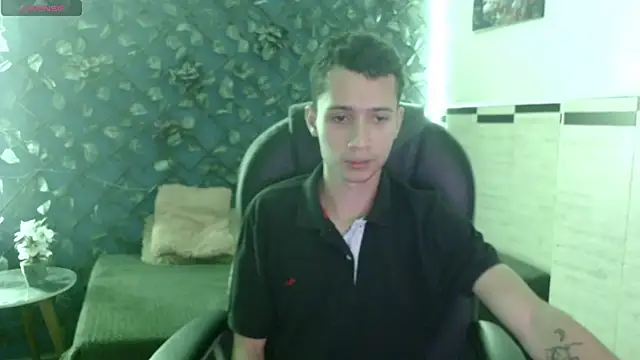 Snapshot of LucassSmith11 chatting on 12/14/25, 11:26 LucassSmith11 online show from 12/14/25, 11:26