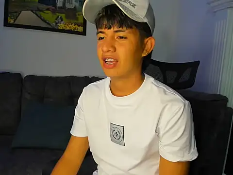 Snapshot of Mikke18 chatting on 12/01/25, 11:21 Mikke18 online show from 12/01/25, 11:21