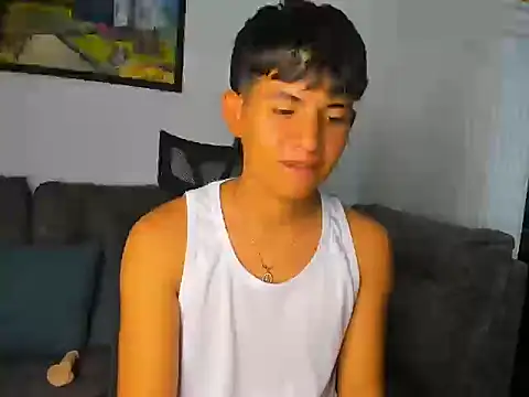 Snapshot of Mikke18 chatting on 12/02/25, 08:48 Mikke18 online show from 12/02/25, 08:48