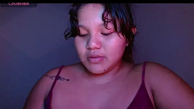 Snapshot of Yourgirl-thaly20 chatting on 12/01/25, 06:29 Yourgirl-thaly20 online show from 12/01/25, 06:29