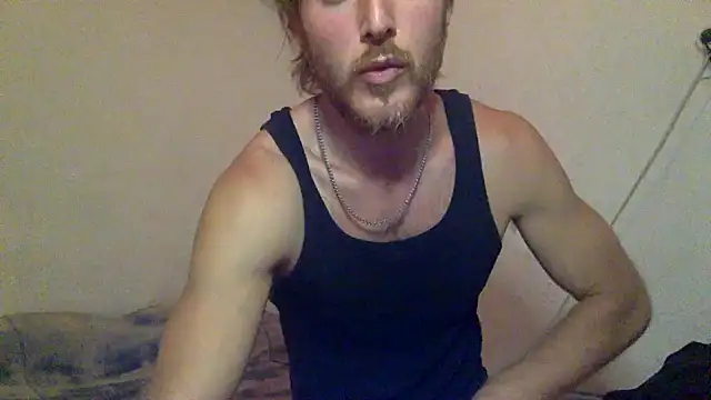 Snapshot of GuyValen chatting on 12/16/25, 03:22 GuyValen online show from 12/16/25, 03:22