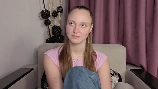 Snapshot of BibiStapler chatting on 12/02/25, 07:42 BibiStapler online show from 12/02/25, 07:42