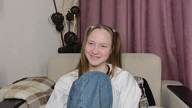 Snapshot of BibiStapler chatting on 12/13/25, 08:04 BibiStapler online show from 12/13/25, 08:04