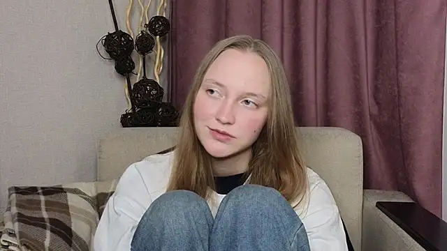 Snapshot of BibiStapler chatting on 12/14/25, 06:34 BibiStapler online show from 12/14/25, 06:34