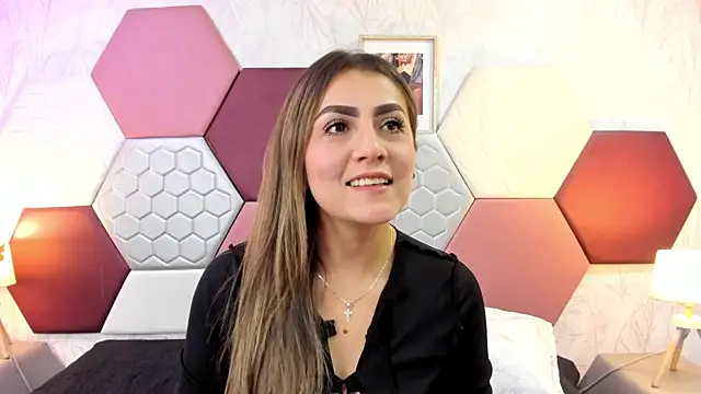 Snapshot of AriaRous chatting on 04/21/26, 04:01 AriaRous online show from 04/21/26, 04:01