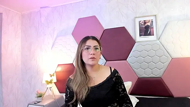 Snapshot of AriaRous chatting on 04/23/26, 04:31 AriaRous online show from 04/23/26, 04:31