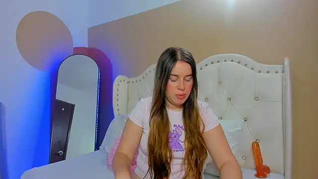 Chloe Fox18 online show from 12/15/25, 04:22