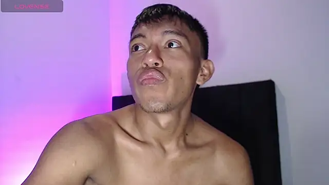 Snapshot of santinaughty chatting on 12/14/25, 05:46 santinaughty online show from 12/14/25, 05:46