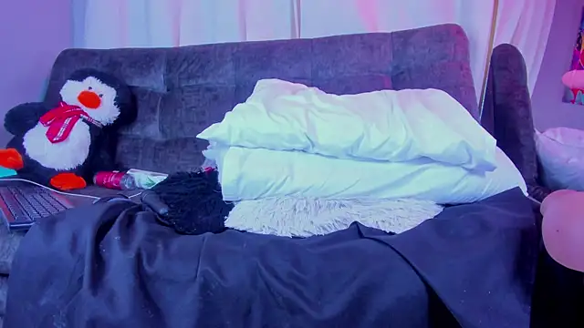 Snapshot of BonnieRitz chatting on 11/30/25, 12:53 BonnieRitz online show from 11/30/25, 12:53