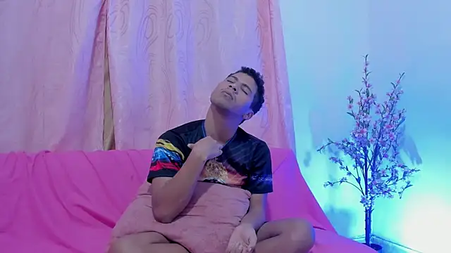 Snapshot of Peter_boys_1 chatting on 12/01/25, 05:12 Peter boys 1 online show from 12/01/25, 05:12