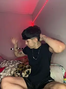 Snapshot of wil_hot chatting on 11/29/25, 05:10 wil hot online show from 11/29/25, 05:10