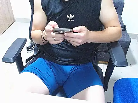 Snapshot of Liam_jones10 chatting on 11/29/25, 07:00 Liam jones10 online show from 11/29/25, 07:00