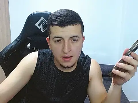 Snapshot of Liam_jones10 chatting on 11/30/25, 04:38 Liam jones10 online show from 11/30/25, 04:38