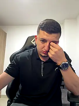 Snapshot of Liam_jones10 chatting on 12/14/25, 05:02 Liam jones10 online show from 12/14/25, 05:02