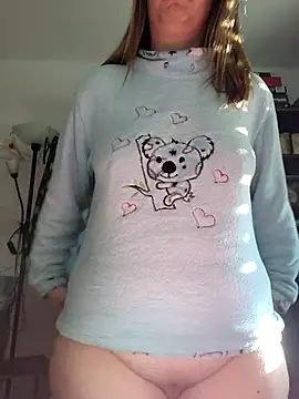 Snapshot of Sareyxon chatting on 12/01/25, 08:41 Sareyxon online show from 12/01/25, 08:41