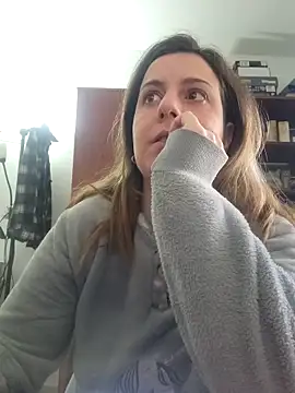 Snapshot of Sareyxon chatting on 12/04/25, 08:23 Sareyxon online show from 12/04/25, 08:23