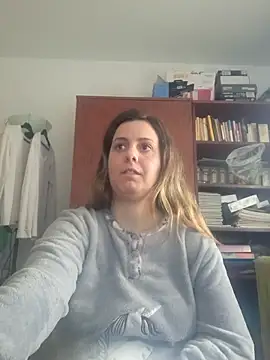 Snapshot of Sareyxon chatting on 12/18/25, 10:21 Sareyxon online show from 12/18/25, 10:21