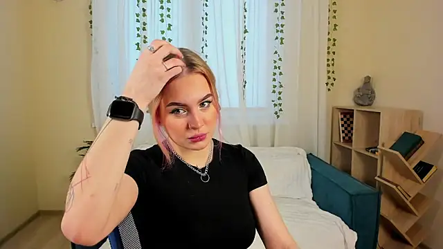 Snapshot of Mellissatea_ chatting on 12/17/25, 05:35 Mellissatea online show from 12/17/25, 05:35