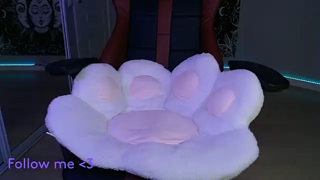 Snapshot of softalaska chatting on 12/05/25, 02:31 softalaska online show from 12/05/25, 02:31