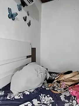 Snapshot of Emely_kis_ chatting on 12/04/25, 03:32 Emely kis online show from 12/04/25, 03:32