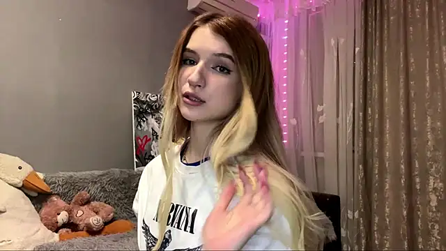 Snapshot of VikkiWittel chatting on 11/29/25, 06:44 VikkiWittel online show from 11/29/25, 06:44