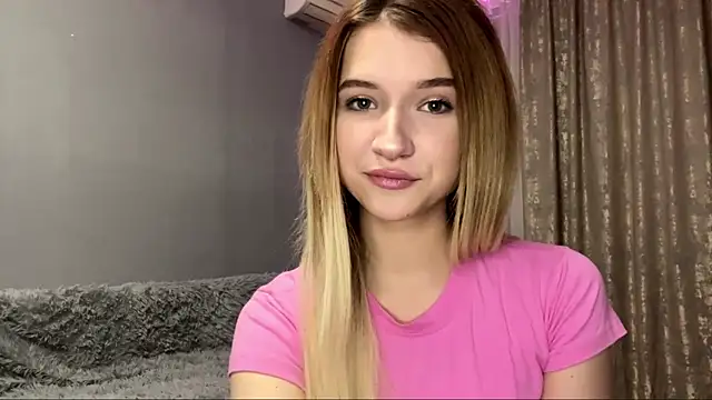 Snapshot of VikkiWittel chatting on 12/01/25, 04:56 VikkiWittel online show from 12/01/25, 04:56