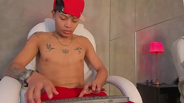 Snapshot of Renzo_Dogan chatting on 12/01/25, 03:00 Renzo Dogan online show from 12/01/25, 03:00