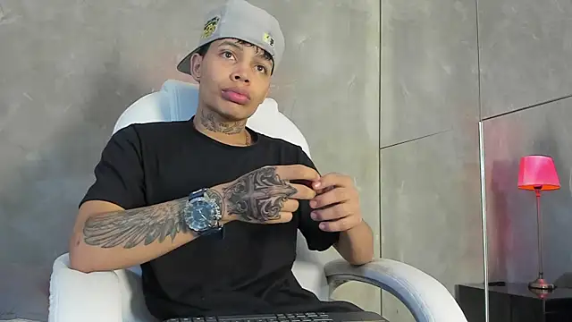 Snapshot of Renzo_Dogan chatting on 12/04/25, 02:54 Renzo Dogan online show from 12/04/25, 02:54