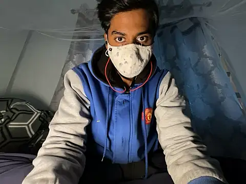 Snapshot of hunterboy2001 chatting on 12/18/25, 09:04 hunterboy2001 online show from 12/18/25, 09:04