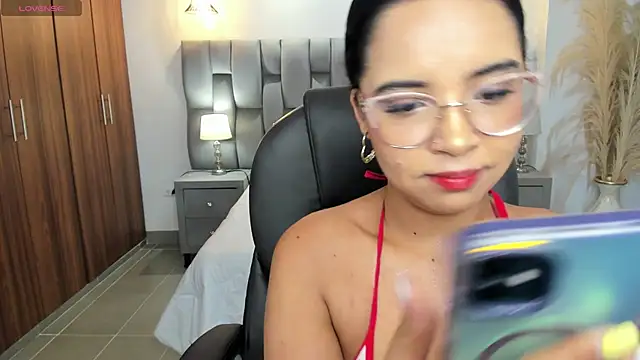 alana martiins online show from 07/10/26, 07:16