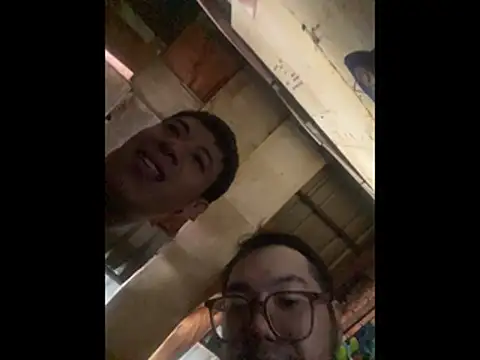 Snapshot of CoupleHiF chatting on 11/30/25, 01:09 CoupleHiF online show from 11/30/25, 01:09