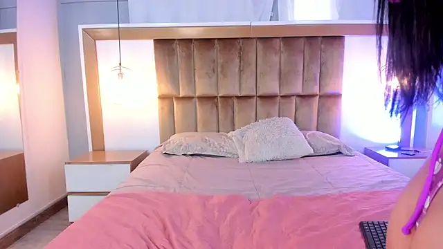 BrianaJhons19 online show from 12/16/25, 07:41