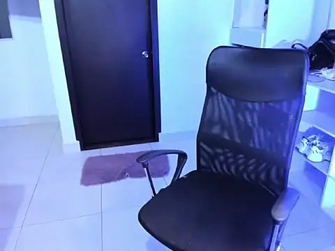 Snapshot of cristina697 chatting on 12/18/25, 12:49 cristina697 online show from 12/18/25, 12:49