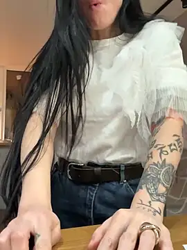 Snapshot of Ruby_yy chatting on 12/05/25, 07:43 Ruby yy online show from 12/05/25, 07:43